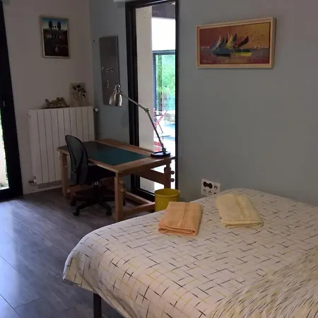 Contemporaine Mediterraneenne Dans Ecrin De Verdure Assas